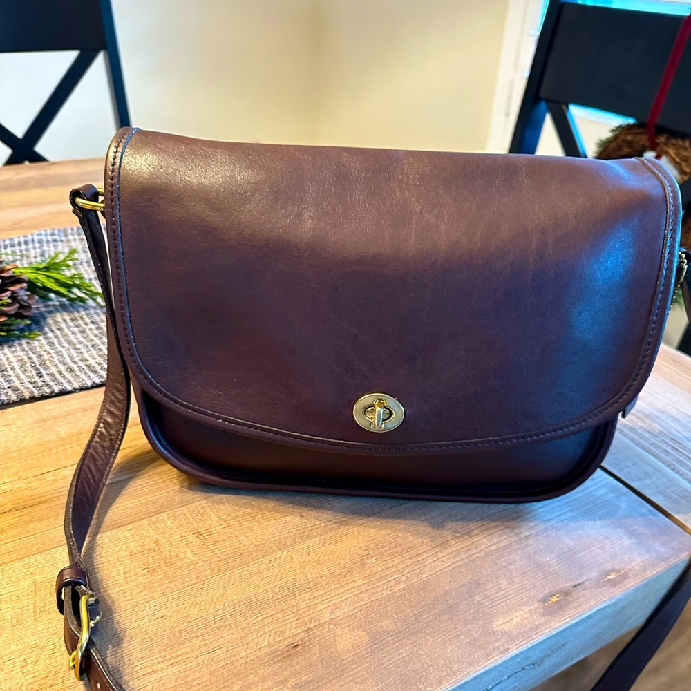 90’s Coach glove leather crossbody.